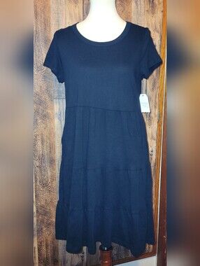 Time and Tru Black Short Sleeve Tiered Midi Dress